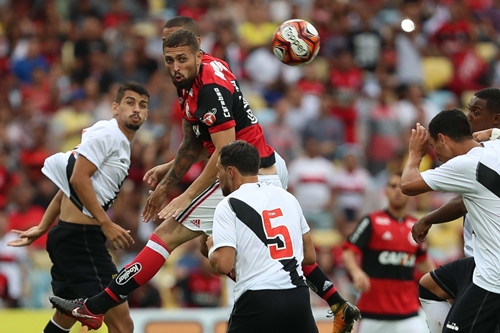 Flamengo busca zagueiro jovem