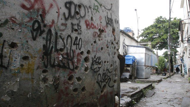 Um dia após operação com três mortos, moradores relatam tiros no Jacarezinho