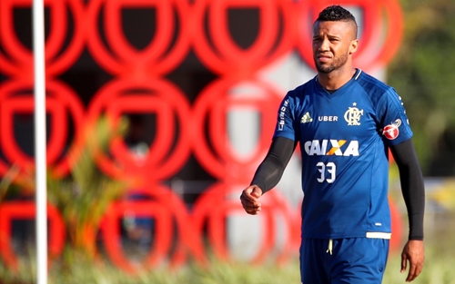 Vaz segue fora dos planos do Flamengo