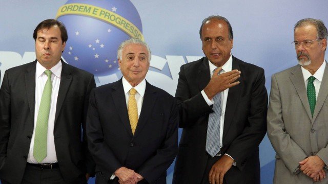 Governo Federal vai pedir mandados de busca e apreensão coletivos no Rio