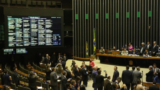 Deputados do Rio votam sobre intervenção