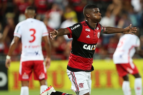 Lincoln renova com o Flamengo até 2023