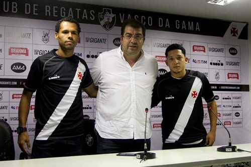 Vasco apresenta Lucas e Bruno Silva e dá voto de confiança à dupla