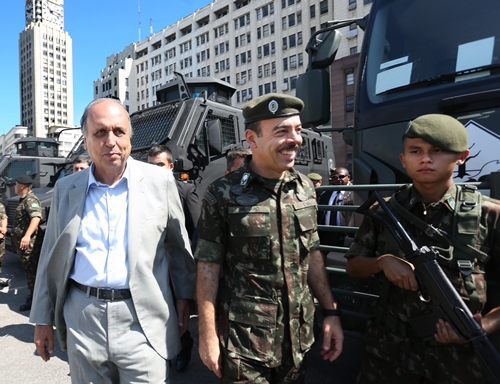 Governador pezão participa da entrega de blindados à Segurança do Rio