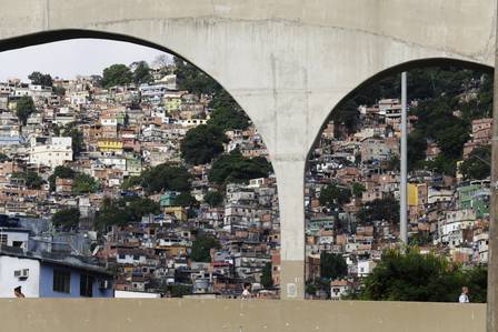 Moradores são atingidos por balas perdidas em duas comunidades do Rio