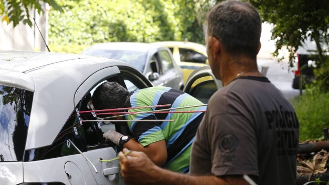 Agentes apuram a participação de segundo carro em crime contra vereadora e motorista