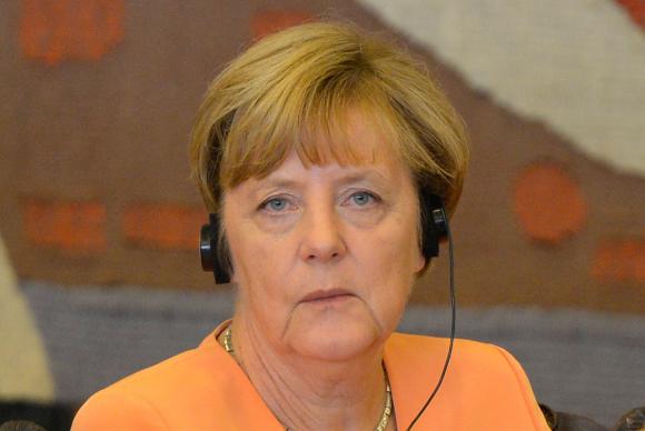 Luta pela igualdade de direitos da mulher não terminou, diz Merkel