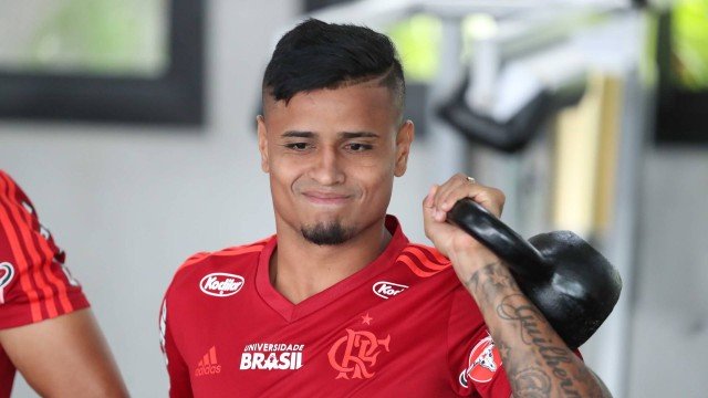 Torcida do Flamengo cria a campanha ‘Fica Everton’ nas redes sociais