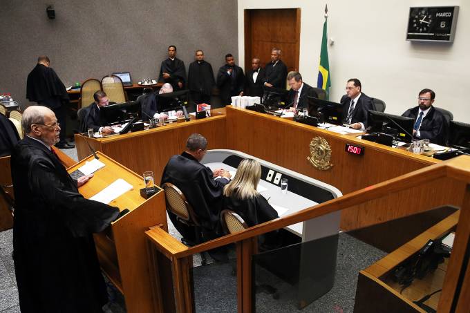 STF rejeita habeas corpus a Lula, que pode ser preso