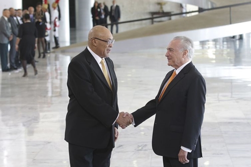 Temer assina acordos econômicos e sociais com o presidente do Suriname