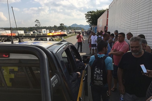 Caminhoneiros mantêm protestos em vários pontos das estradas