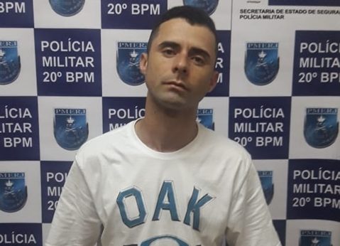 Deco da Grama preso em Nova Iguaçu conduzindo carro roubado