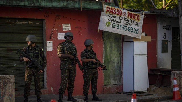 Forças de segurança reforçam policiamento em comunidades do Rio