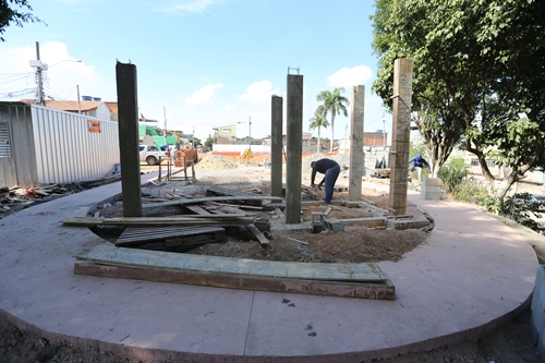 Prefeitura transforma campo do Carecão em área de lazer com pista de caminhada
