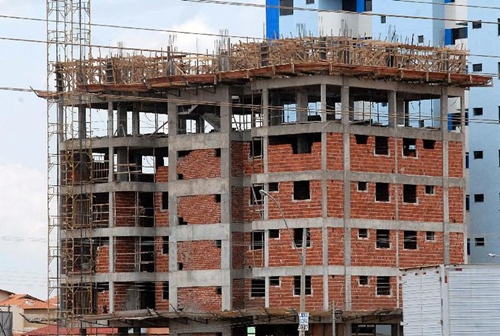 Brasil perde mais de 430 mil empregos na construção civil