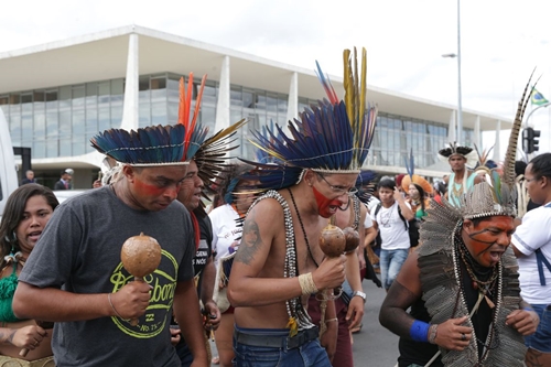 Índios e quilombolas protestam por bolsas de estudos em universidades