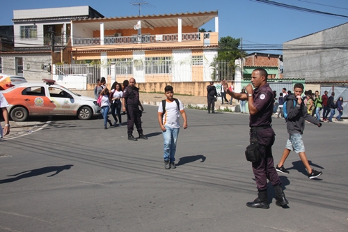 Guarda Municipal garante  segurança de alunos na  entrada e saída das escolas