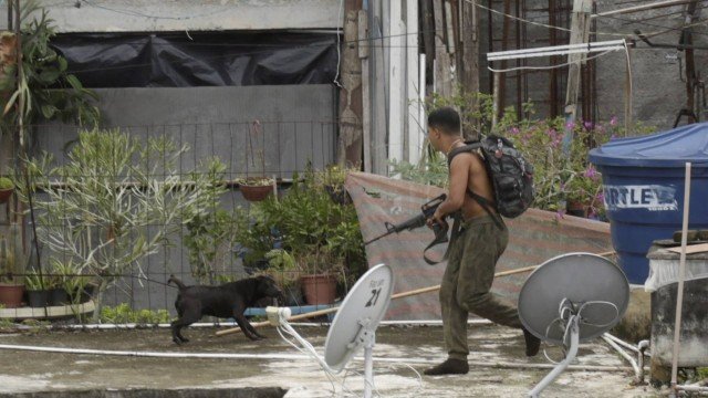 Rio tem guerras entre quadrilhas rivais em 24 favelas