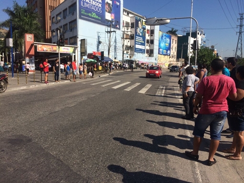 Trânsito melhora sem vans circulando pelas ruas do centro de Nova Iguaçu