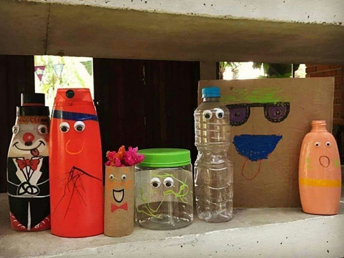 Crianças aprendem a criar com material reciclável