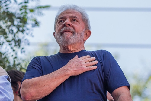Decisão de soltar Lula  provoca impasse jurídico