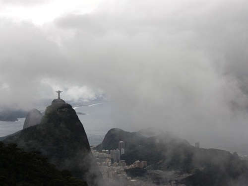 Com chegada de frente fria, Rio terá ventos fortes, chuva e raios