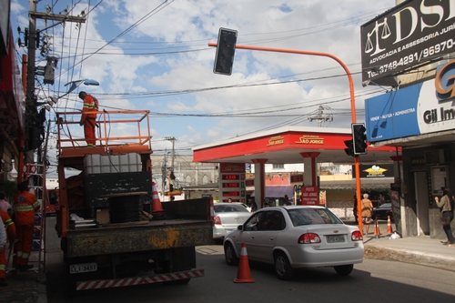 Belford Roxo instala novos semáforos na Avenida Benjamin Pinto Dias