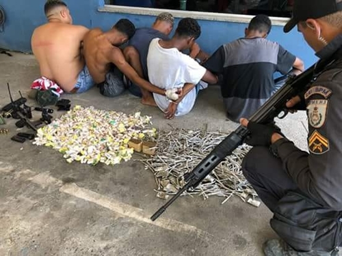 Polícia prende cinco por tráfico em Itaguaí