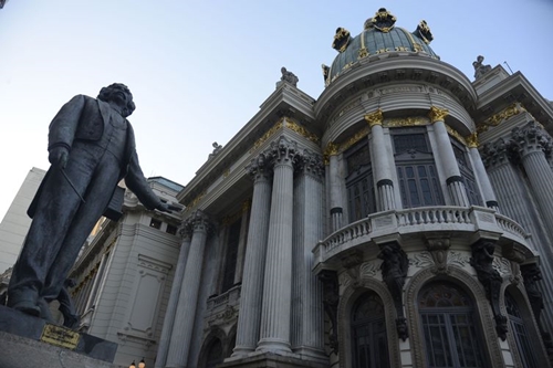 Theatro Municipal retoma espetáculos após dois anos