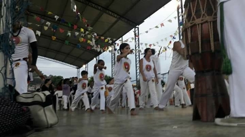 Arraiá de capoeiristas na Vila Olímpica de Queimados