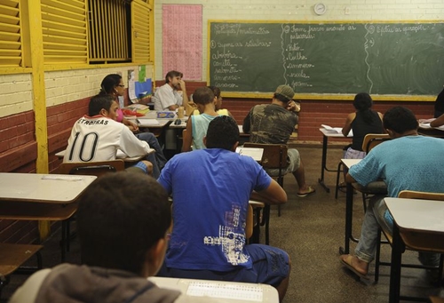 Metade dos professores não  recomenda a sua profissão