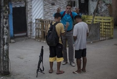 Aumenta entrada de crianças  no tráfico de drogas no Rio