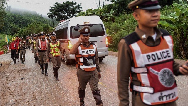 Oito meninos já foram retirados da caverna na Tailândia