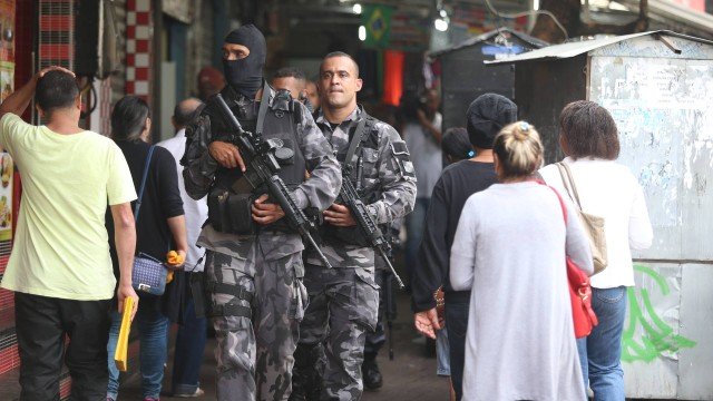Polícia Militar faz operação na Rocinha e no Vidigal