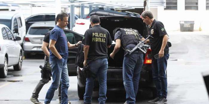 Operação Ressonância: PF cumpre mandado de busca e apreensão na casa Sérgio Côrtes