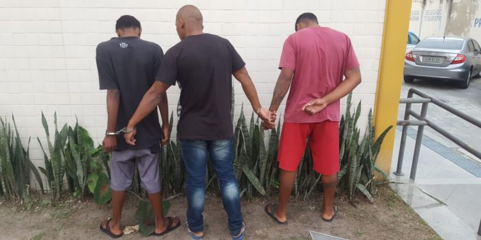Suspeitos de tráfico são presos em Nova Iguaçu