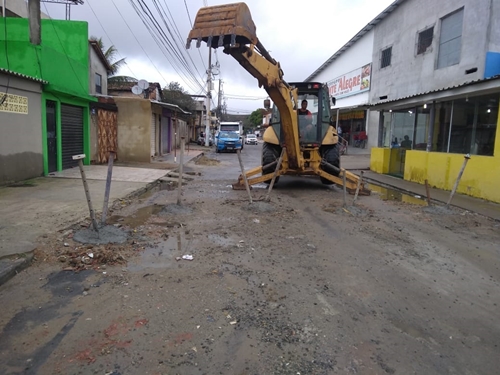 Polícia e Inea removem barricadas em Marapicu
