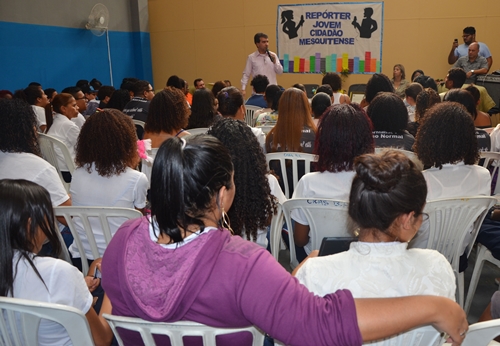 Jovens da Chatuba entrevistam  o prefeito  Jorge Miranda
