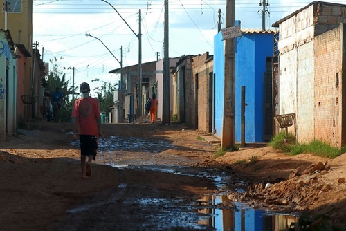 Seis em cada dez crianças  no Brasil vivem na pobreza