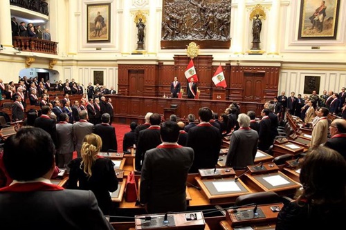 Parlamentares aprovam início de reformas constitucionais no Peru