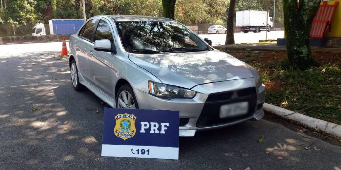Carro com mais de R$ 14 mil em multas é apreendido na BR-040