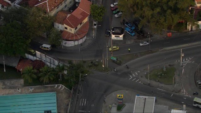 Ação da PM interdita pista da Autoestrada Grajaú-Jacarepaguá