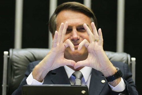 Bolsonaro diz que deverá  participar de dois debates
