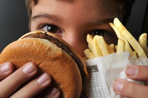 Maioria de adolescentes se alimenta mal