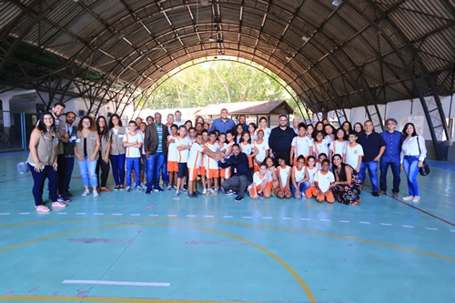 Alunos de Belford Roxo em  aula ambiental na Bayer