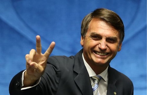 Bolsonaro dispara críticas  ao PT nas redes sociais