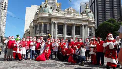 Formatura de Papais Noéis abre Natal no Rio dia 30