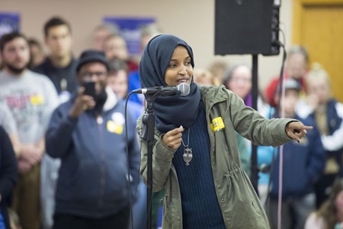 Muçulmanas e indígenas eleitas nos EUA marcam novo momento político