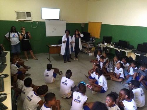 Escolas de Mesquita recebem  palestra sobre dengue