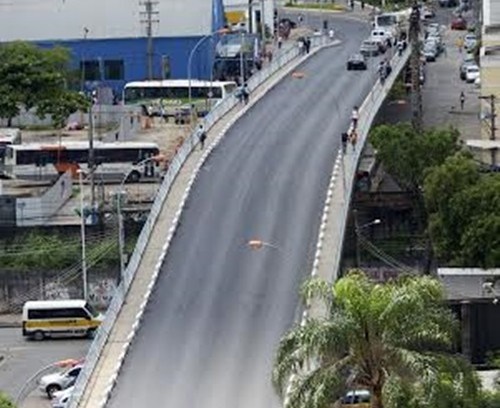 Moradores criticam obras  do viaduto de Nova Iguaçu